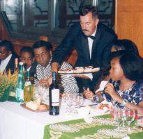 La cuisine congolaise est la plus variée de toute l'Afrique centrale, les plats nationaux jouissent d'une grande notoriété dans les restos... Séjourner donc au Congo sans avoir gouté au 